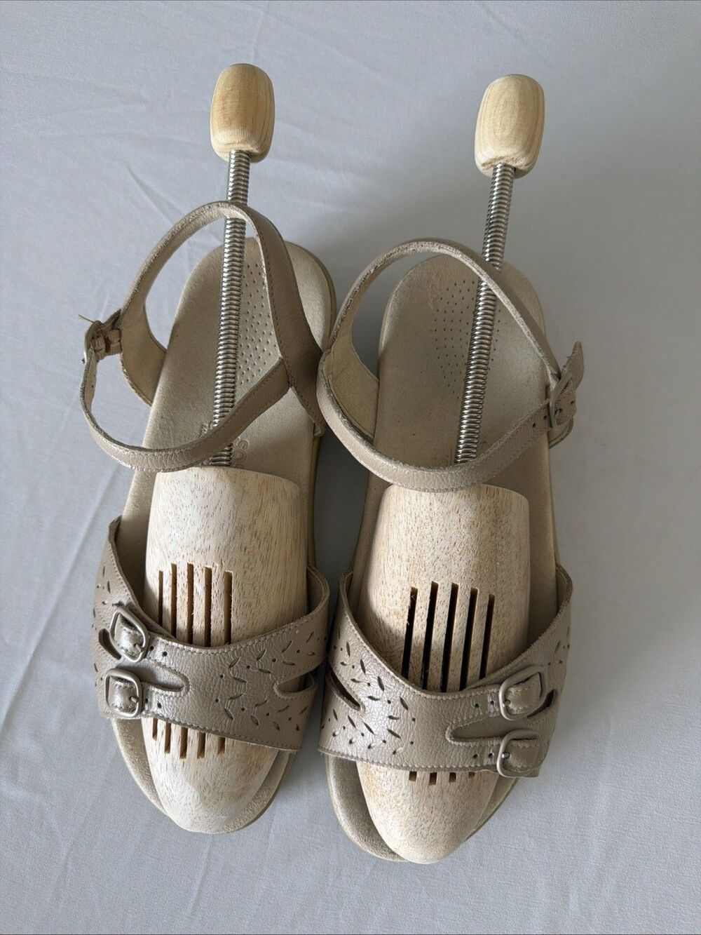 SAS Leather Comfort Sandals Womens Sz 9.5 W Wide Tan Adjustable Low Heel USA EUC - Picture 3 of 13
